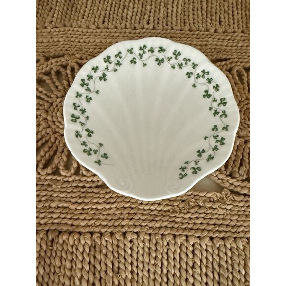 ROYAL TARA SHAMROCK SHELL TRINKET DISH FINE BONE CHINA - HANDMADE GALWAY IRELAND - Picture 2 of 6